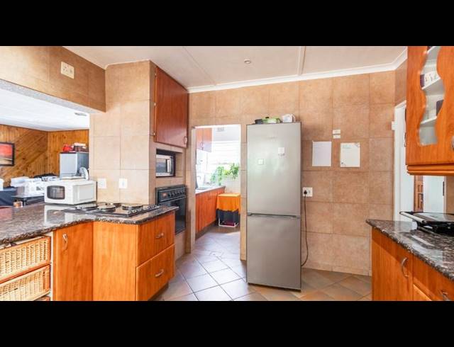 4 BEDROOM HOUSE FOR SALE IN THE HILL